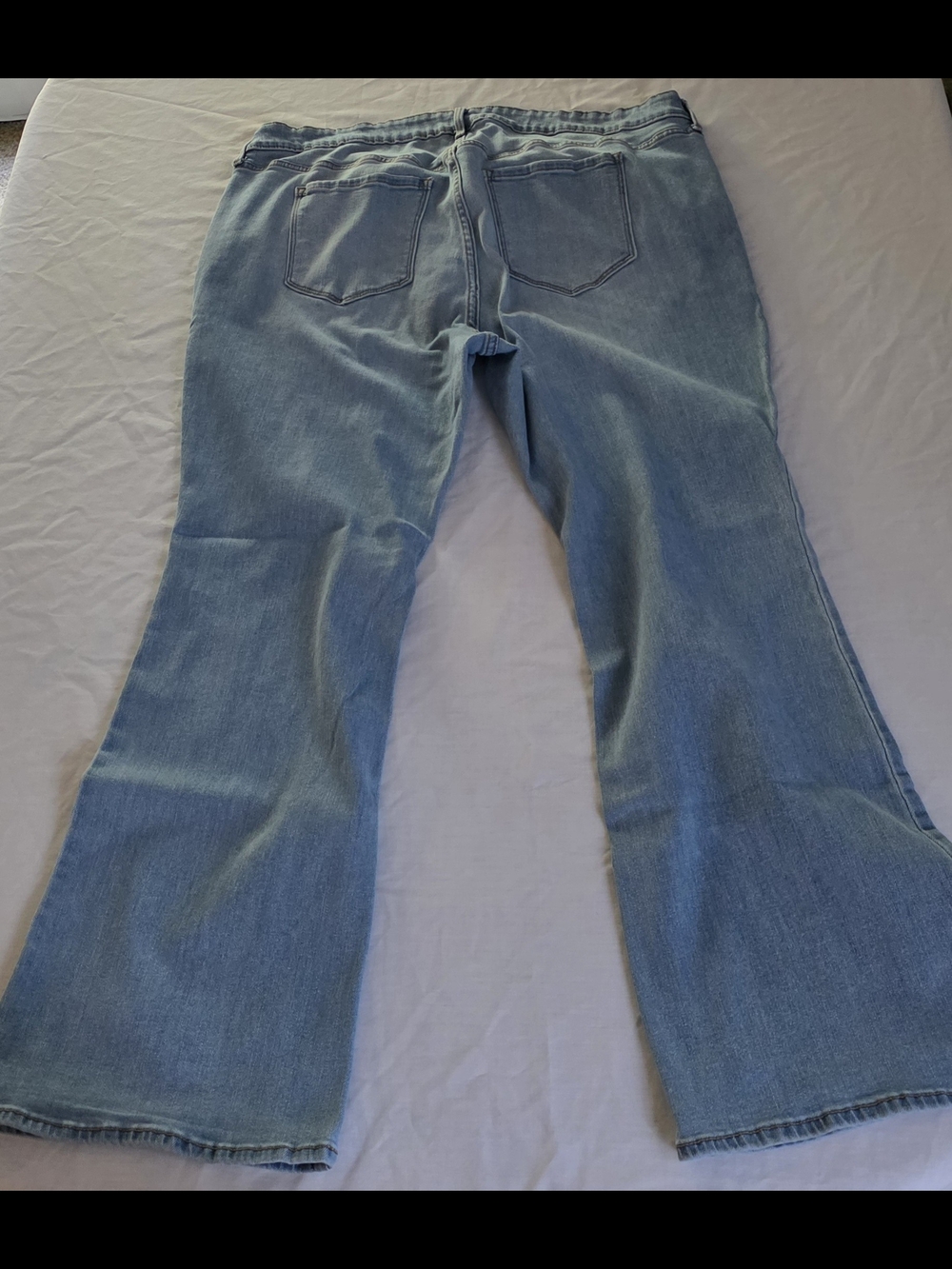 Old Navy High Rise Light Wash Women's Flared Jeans Sz 22 - Picture 4 of 4